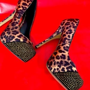 Leopard platform heels